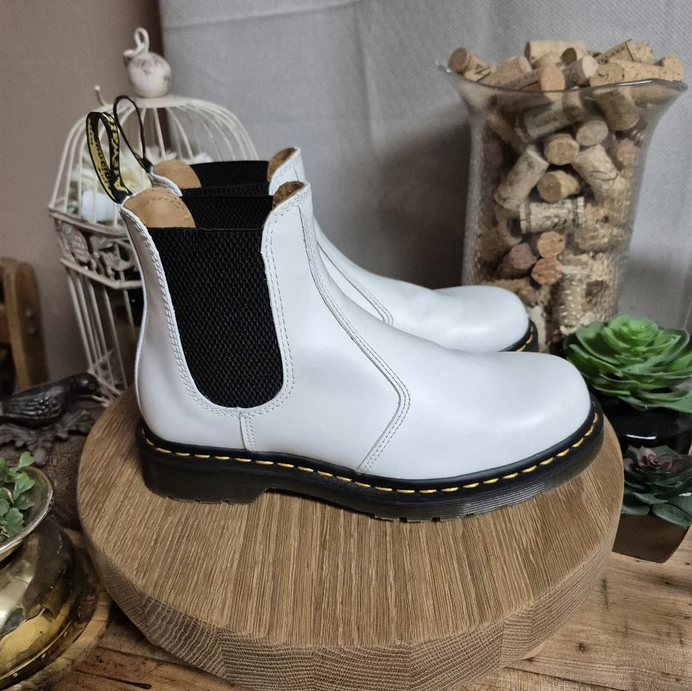 Dr. Martens Size 7 2976 White Black Leather Platform Chelsea Boot